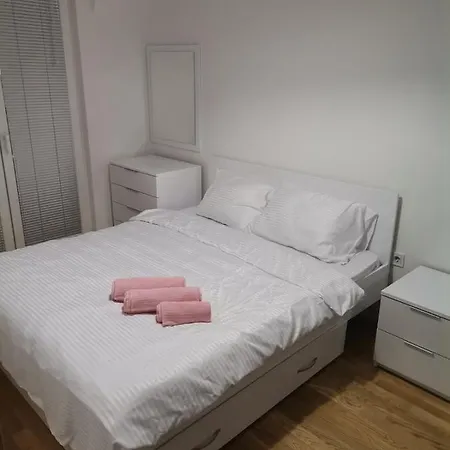Calla - 3, Modern & Cozy Near Centar - Free Parking Slot Skopje