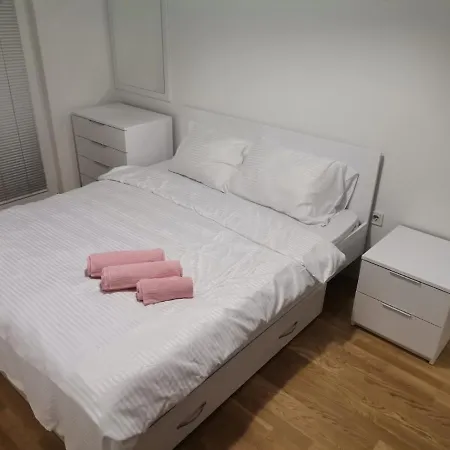 Apartament Calla - 3, Modern & Cozy Near Centar - Free Parking Slot *