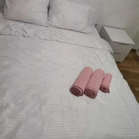 Calla - 3, Modern & Cozy Near Centar - Free Parking Slot * Skopje