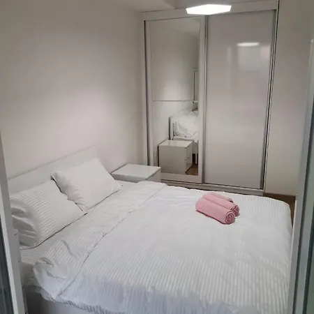 Calla - 3, Modern & Cozy Near Centar - Free Parking Slot Apartament