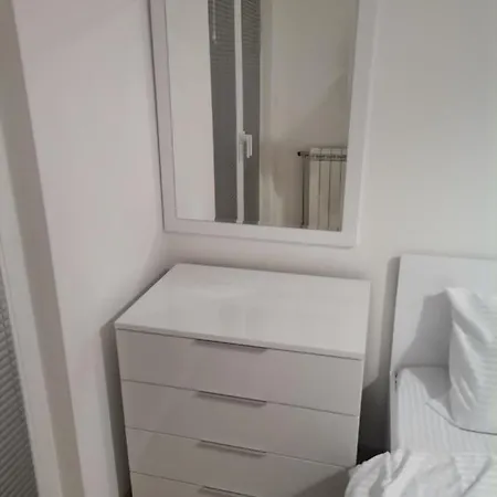 Calla - 3, Modern & Cozy Near Centar - Free Parking Slot Apartament